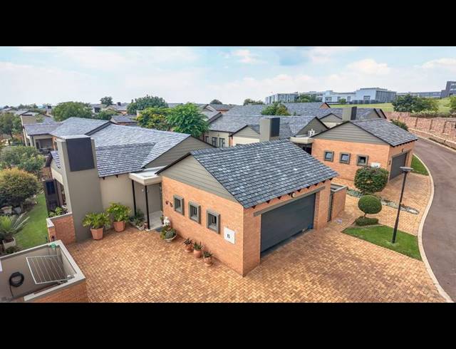 2 BEDROOM SIMPLEX FOR SALE IN RETIRE AT MIDSTREAM